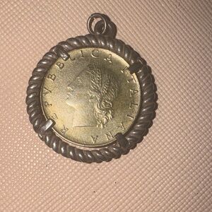 Gold-Tone Coin Pendant Necklace Italian - Classic Women’s Jewelry 1980 coin.🪙